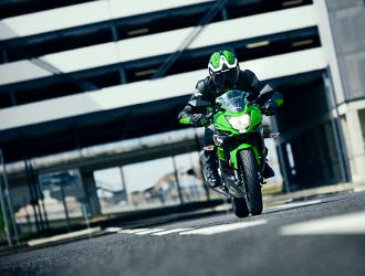 2019 Ninja 125 - Action Images (5)